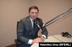 Deputatul Constantin Codreanu în studioul Europei Libere la Chișinău