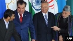Presidents Mahmud Ahmadinejad, Emomali Rakhmon, Islam Karimov, and Hamid Karzai at SCO summit in Yekaterinburg on June 16