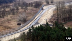 Mađarska izdvaja dodatnih 123 miliona evra za ograđene kampove i izgradnju paralelnog zida prema Srbiji (na fotografiji prelaz Kelebija)