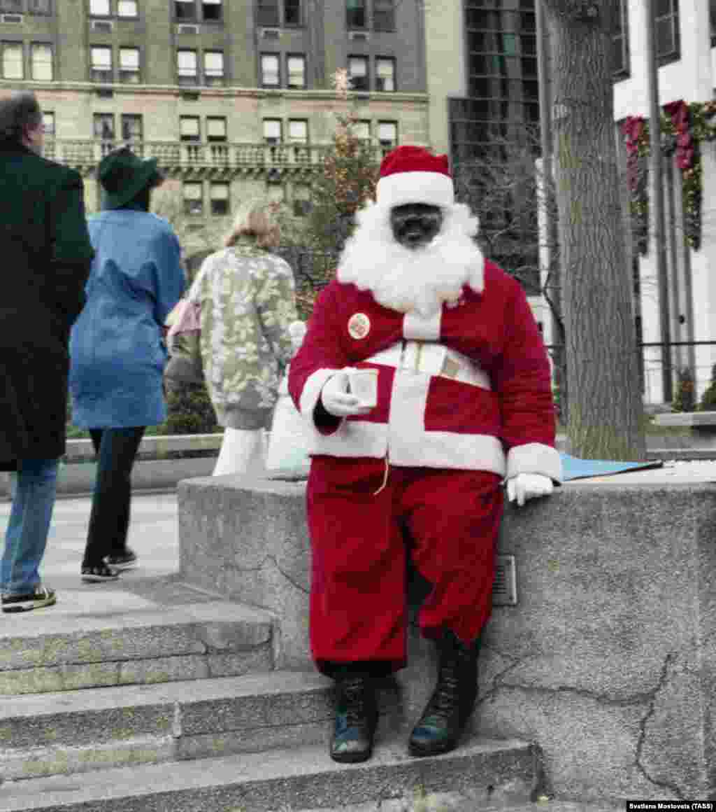A rental Santa in New York in 1990.