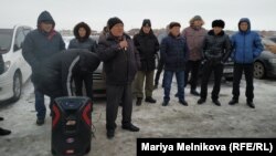 Водители автомобилей с иностранными номерами на митинге в Уральске. 19 января 2020 года. Иллюстративное фото.