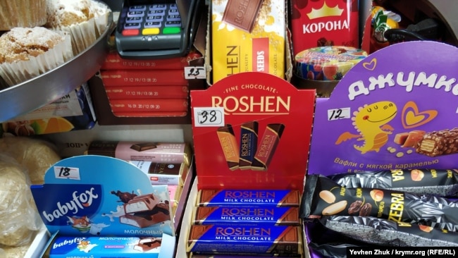 Шоколадные батончики Roshen и шоколад «Корона»