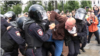 Москва, Пушкинская площадь, полиция задерживает демонстрантов, 3 августа 2019