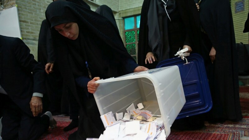 Радикалите ги добија пратеничките места во Техеран
