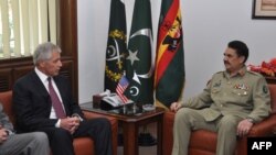 General Raheel Sharif (R) with US defense secretary Chuck Hagel.