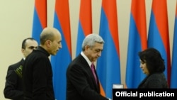 Armenia - President Serzh Sarkisian hands a posthumous medal to the mother of a soldier killed in Nagorno-Karabakh, Yerevan, 28Jan2014.