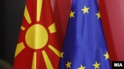 Македонско знаме и знамето на ЕУ