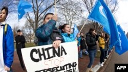 Peking je pokrenuo brutalni obračun koji je odveo više od milion Ujgura, Kazahstana i drugih muslimanskih manjina u zatočeničke logore i zatvore u svojoj zapadnoj provinciji Sinđijang pod izgovorom borbe protiv islamističkog ekstremizma.