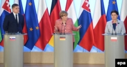 Встреча в Варшаве. Слева направо: Роберт Фицо, Ангела Меркель, Беата Шидло