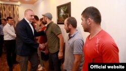 Мамука Бахтадзе встречается с освобожденными из цхинвальского изолятора гражданами Грузии
