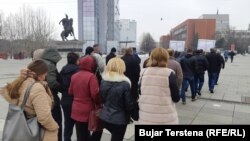 Protesta punëtorëve teknikë të disa shkollave të Prishtinës