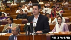 PAKISTAN -- Pakistani State Minister for Revenue Muhammad Hammad Azhar presents the federal budget for the fiscal year 2019-20.