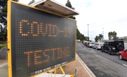 Очередь водителей на сдачу обязательного теста на коронавирус в Мельбурне. Июль 2020 года
