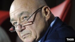 Russian journalist Vladimir Pozner says the interview never took place, calling it "a fake" and its broadcast "colossal stupidity."