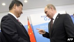 Analysts say Russian President Vladimir Putin (right) is hoping to ensure that his Chinese counterpart Xi Jinping remains a crucial ally. (file photo)