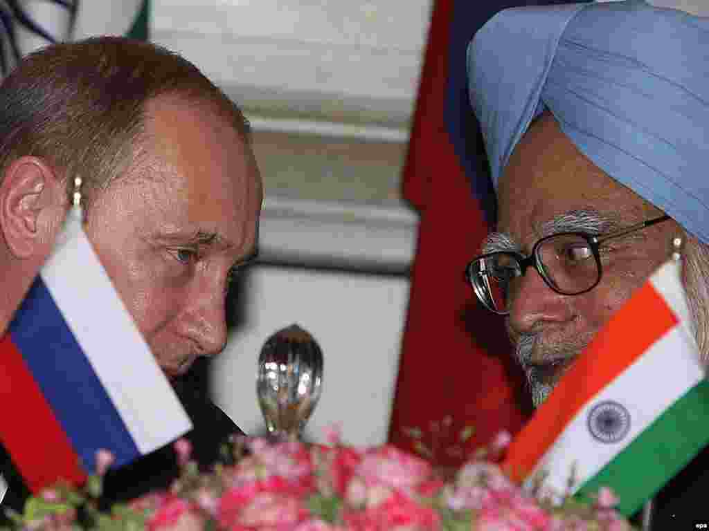 Премиерите на Русија и на Индија Владимир Путин и Манмохан Синг во Њу Делхи потпишаа договор за нуклеарна соработка