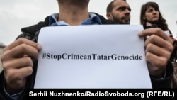 «Заборона Меджлісу = заборона народу»: у Києві вийшли на захист кримських татар