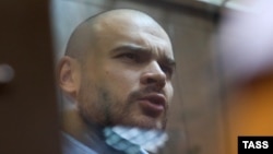 Националист Максим Марцинкевич, известный по прозвищу Тесак, в суде, архивное фото 
