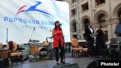 Armenia - The Prosperous Armenia Party's mayoral candidate Naira Zohrabian speaks at an election campaign rally in Yerevan, 21 September 2018.
