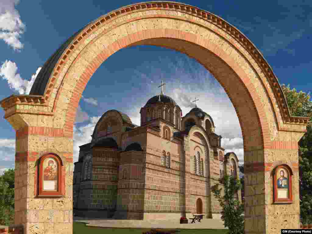 Hram Hrista spasitelja u Ubu u centralnoj Srbiji otvoren je u vrijeme kada je na snazi bila Interpolova potjernica za Stankom Subotićem Canetom, najvećim donatorom ove crkve.