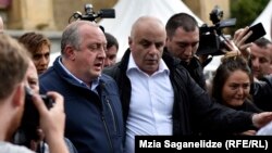Президент Грузии Георгий Маргвелашвили пришел к протестующим