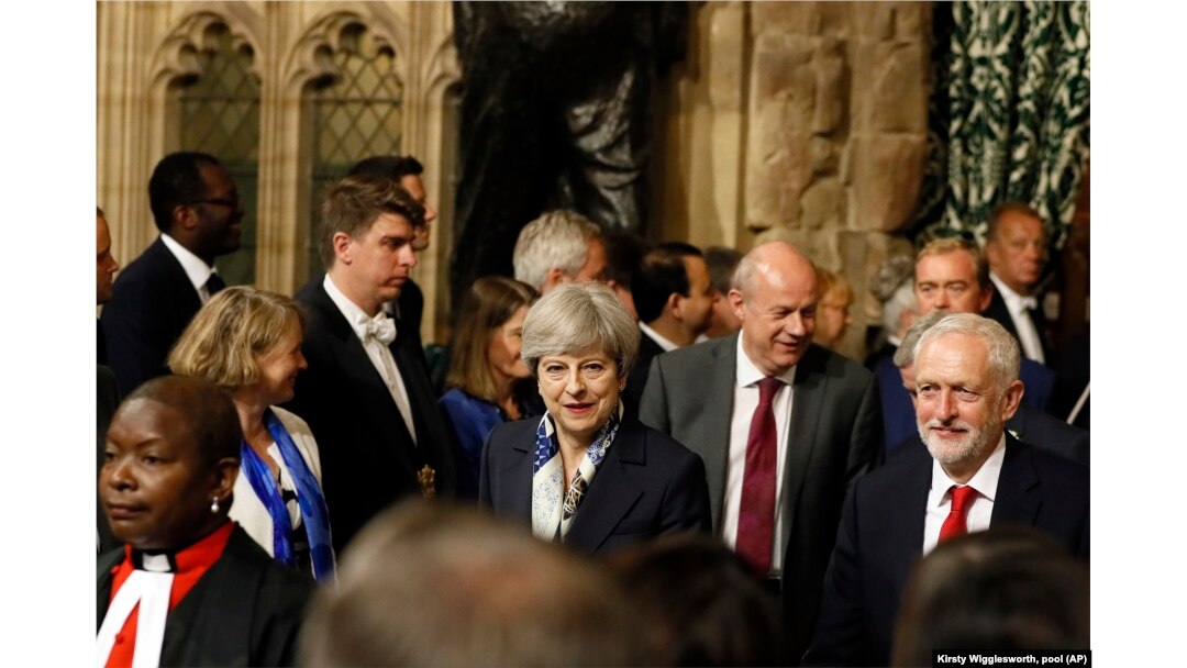 Theresa May și Jeremy Corbyn, în Parlamentul de pe malul Tamisei