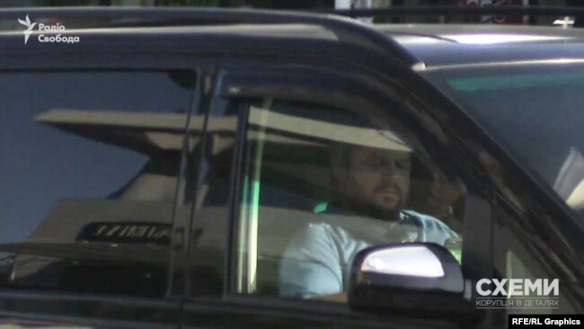 12 квітня Ставицький від будівлі, де розташовується офіс Коломойського, поїхав окремо 12 квітня Ставицький від будівлі, де розташовується офіс Коломойського, поїхав окремо