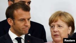 Presidenti francez, Emmanuel Macron dhe kancelarja gjermane, Angela Merkel. 