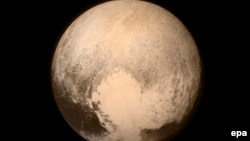 Fotografi e Plutonit e dërguar nga sonda New Horizons e publikuar nga NASA 