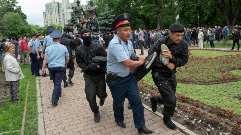 په قزاقستان کې پوليسو نن لسګونه مظاهره چيان نيولي