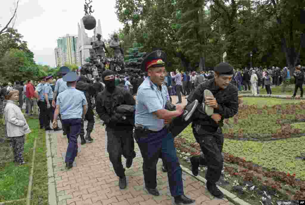 7-июнда Казакстандын Башкы прокуратурасы жарандарды 9-10 июнда мыйзамсыз митингге чыкпоону эскертип, эрежеге баш ийбегендер &laquo;жоопко тартыларын&raquo; эскерткен. &nbsp;