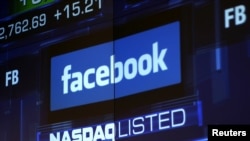 Нью-Йорктегі NASDAQ MarketSite мониторлары Facebook акцияларының бағасын көрсетіп тұр. АҚШ, 4 маусым 2012 жыл.