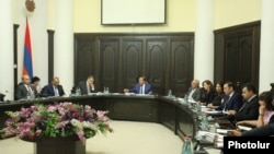 Armenia - Prime Minister Hovik Abrahamian chairs the first session of his government's new Anti-Corruption Council, 28 July, 2015.