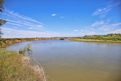 Жайық өзені түбін тазалап жүрген кран. Үлкен Шаған ауылы, Батыс Қазақстан облысы. 5 шілде 2019 жыл.