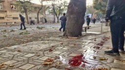 سنگفرش خیابانی در مریوان در جریان اعتراض‌های آبان ۹۸