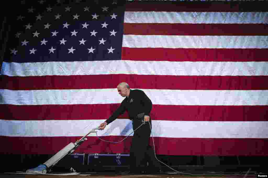 A worker cleans a stage to prepare for a victory celebration for Democratic Governor Andrew Cuomo in New York. (Reuters/Lucas Jackson)