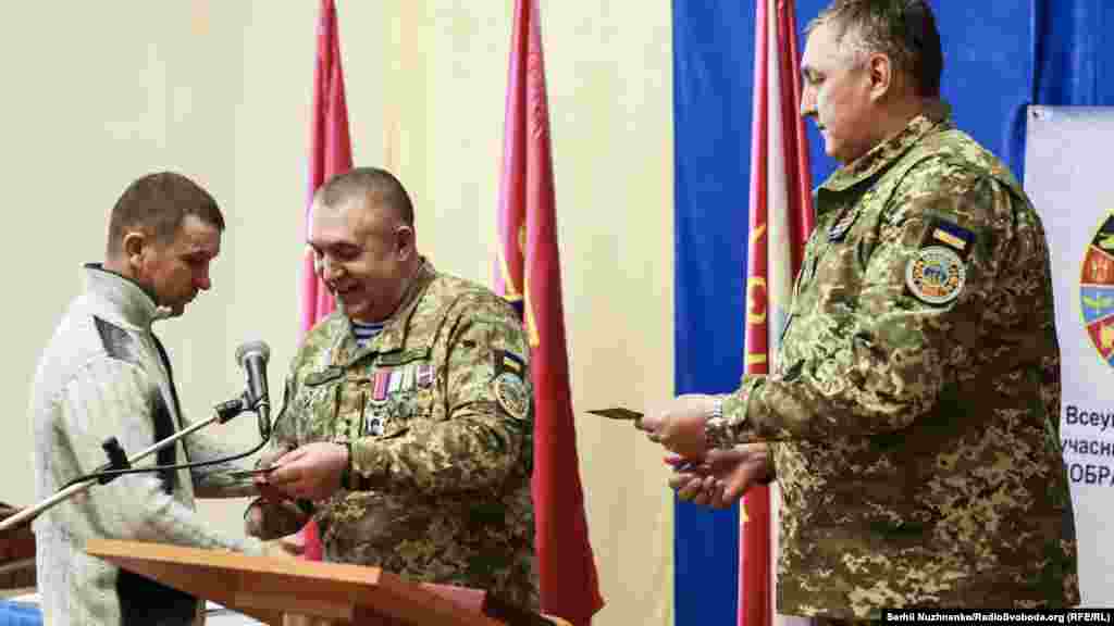 Військових і родини загиблих героїв нагородили відомчими відзнаками Міністерства оборони України