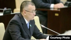 Берик Имашев в бытность депутатом сената парламента Казахстана.