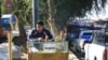  مجتبی مرادی در حال فروش سمبوسه در میدان بار دزفول 