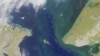 Берингов пролив между самой восточной точкой Азии (мыс Дежнёва) и самой западной точкой Северной Америки (мыс Принца Уэльского). Наименьшая ширина 86 км. Посредине Берингова пролива лежат острова Диомида. Спутниковая фотография NASA