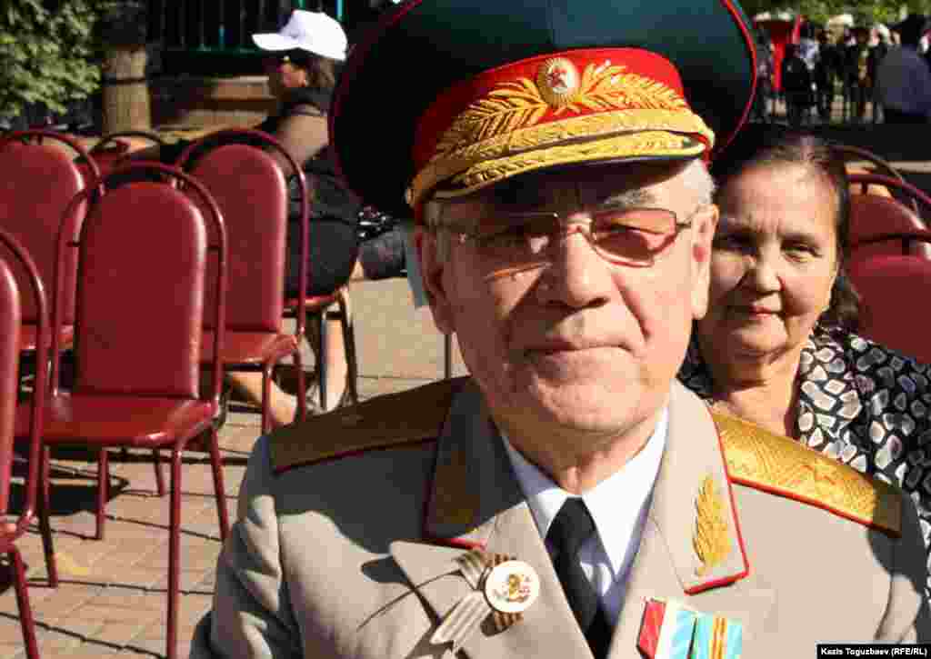 Генерал-майор Закаш Камалиденов, бывший председатель КГБ Казахской ССР.