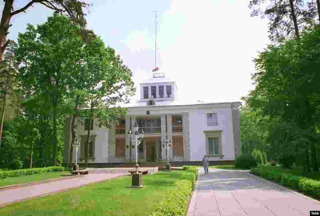 In December 1991, the leaders of Russia, Belarus, and Ukraine met in this government residence in Belavezhskaya Pushcha (TASS) - Frustrated with Gorbachev's efforts to preserve the Soviet Union, Russian President Boris Yeltsin, Ukrainian President Leonid Kravchuk, and Belarusian Supreme Soviet speaker Stanislau Shushkevich prepared their own union agreement.