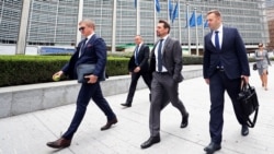 Голова правління НАК «Нафтогаз України» Андрій Коболєв (зліва) і міністр енергетики Олексій Оржель (праворуч) перед газовими переговорами між Євросоюзом, Росією та Україною у штаб-квартирі Єврокомісії у Брюсселі, Бельгія, 19 вересня 2019 року