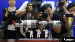"Тяньгун" космостук станциясынын биринчи модулунун макети. 
