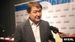 Директор «Казахфильма» Ермек Аманшаев отвечает на вопросы журналистов. Алматы, 19 февраля 2009 года. 