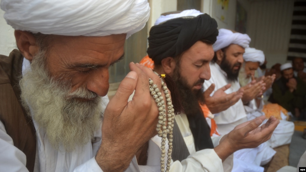 FILE: Pakistani supporters pray for late Taliban leader Mullah Muhammad Omar in Quetta, August 2015.