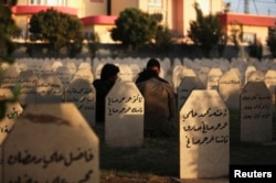 Курдское кладбище жертв бомбардировки бомбами с зарином, сброшенными ВВС Ирака в 1988 году