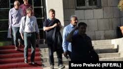 Nebojša Medojević i poslanici Demokratskog fronta napuštaju zgradu Skupštine Crne Gore nakon višednevnog boravka 