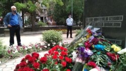 Возложение цветов к мемориалу жертвам депортации 1944 года, Симферополь, 18 мая 2020 года