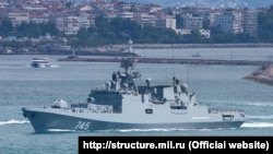 Российский военный корабль у берегов Севастополя